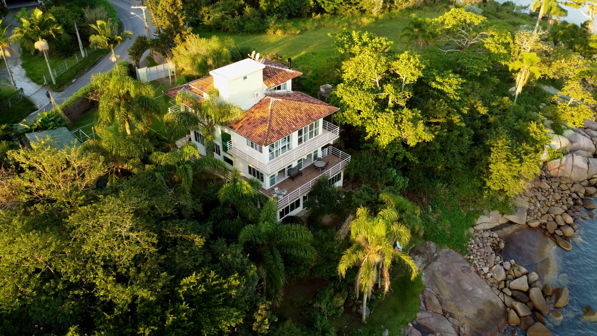 Casa de alto padrão no Sul da Ilha